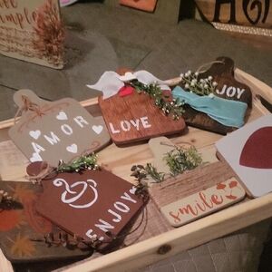 Decorative Wooden Plaques with Inspirational Words